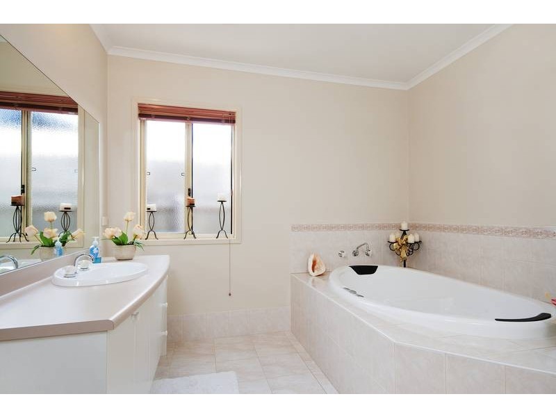 6 Nitaya St, Hoppers Crossing VIC 3029