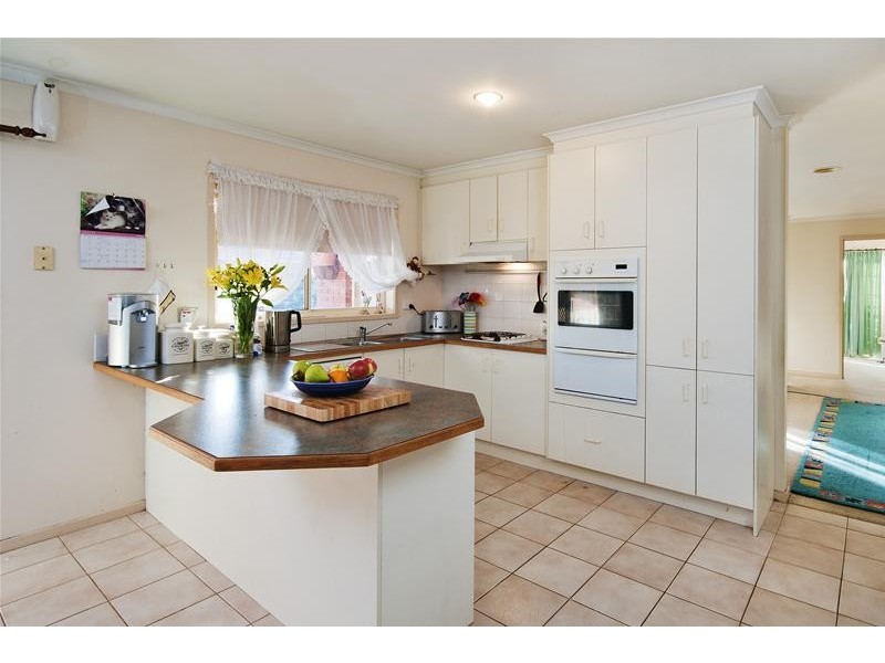 6 Angela Drive, Hoppers Crossing VIC 3029