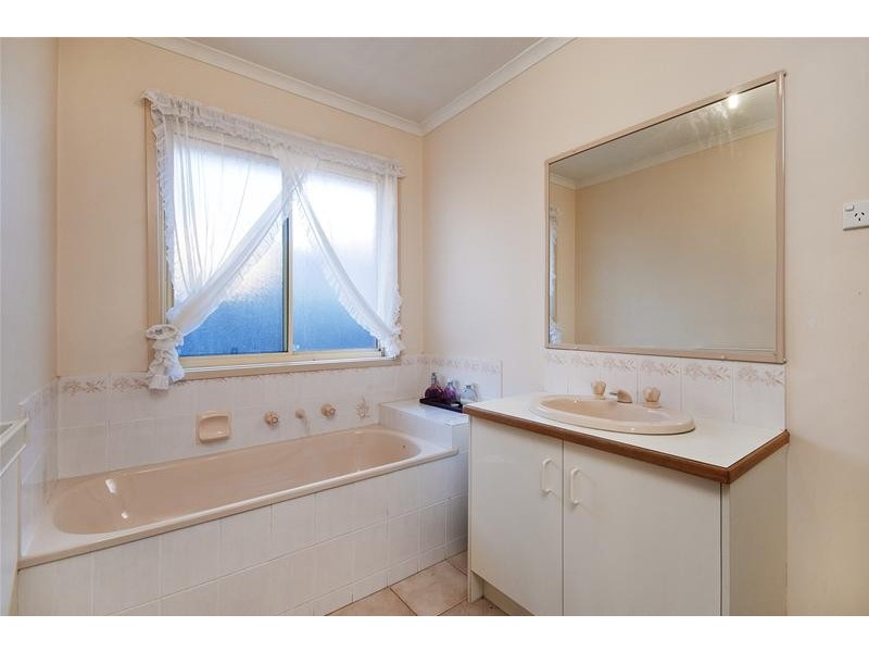 6 Angela Drive, Hoppers Crossing VIC 3029