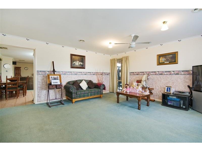 8 Hawthorn Drive, Hoppers Crossing VIC 3029