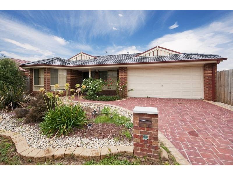 4 Blossom Ln, Werribee VIC 3030
