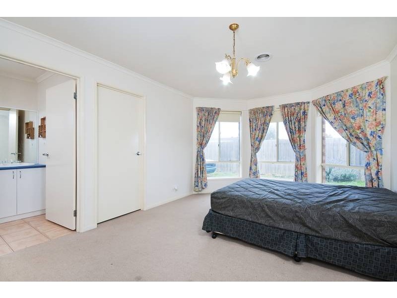 4 Blossom Ln, Werribee VIC 3030