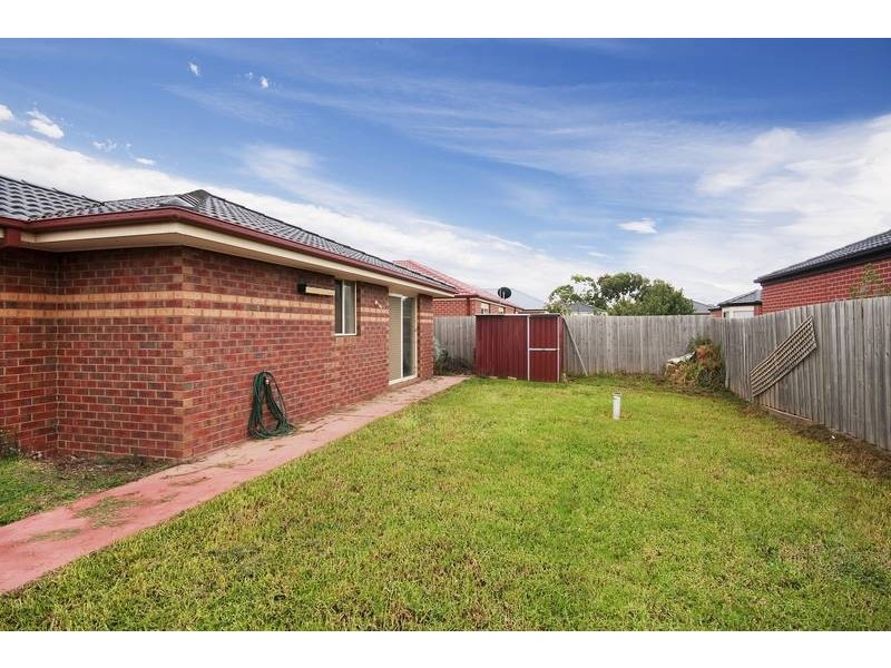 4 Blossom Ln, Werribee VIC 3030