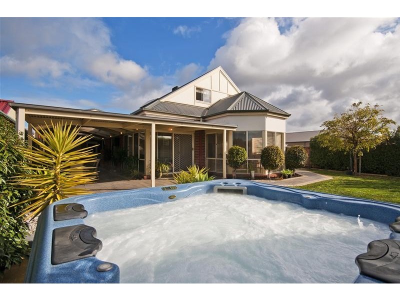 15 Little John Street, Werribee VIC 3030