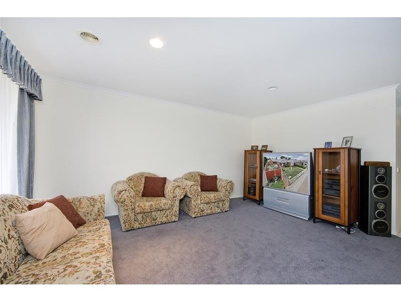 27 Golden Ash Grove, Hoppers Crossing VIC 3029