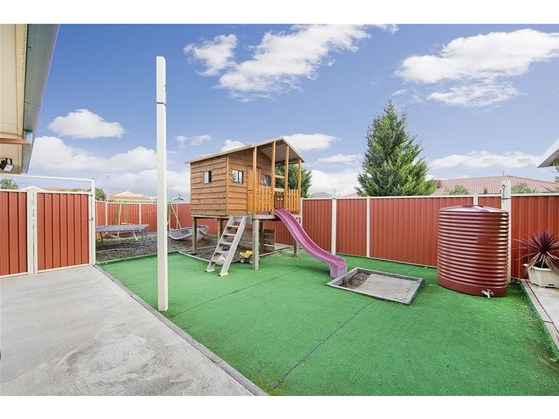 27 Golden Ash Grove, Hoppers Crossing VIC 3029