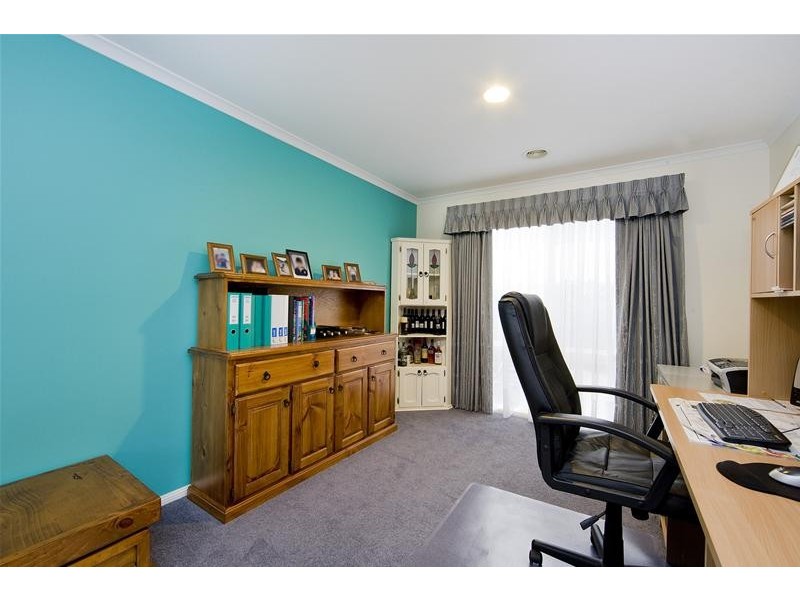 27 Golden Ash Grove, Hoppers Crossing VIC 3029