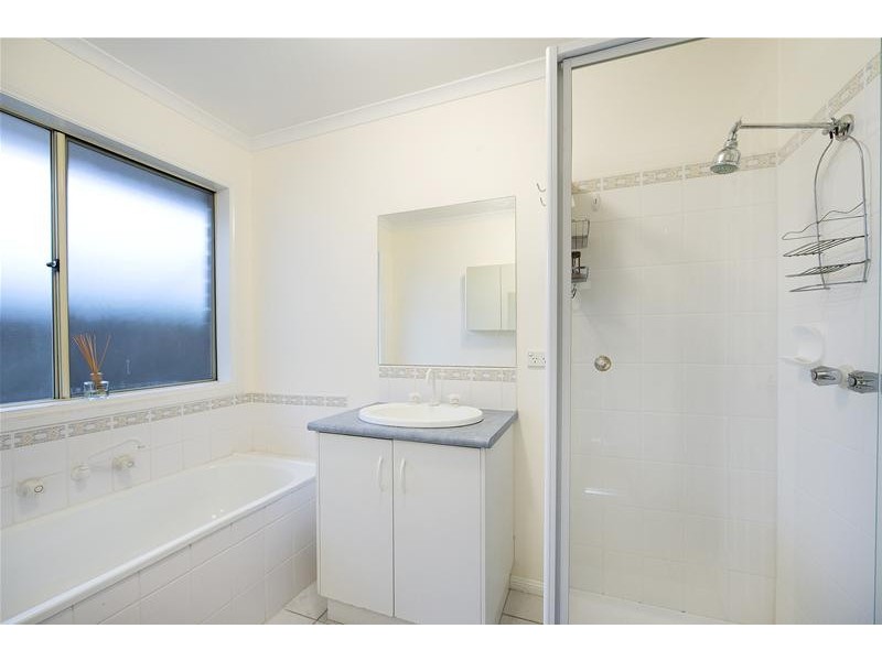 27 Golden Ash Grove, Hoppers Crossing VIC 3029