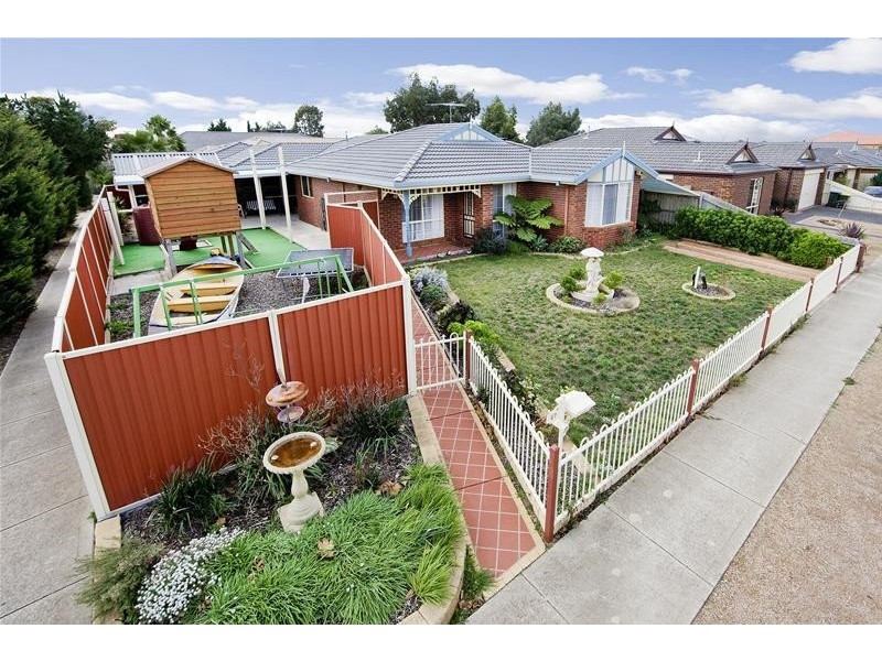27 Golden Ash Grove, Hoppers Crossing VIC 3029
