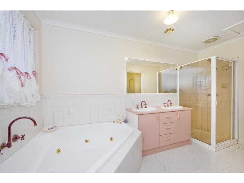 5 Haveaux Street, Werribee VIC 3030