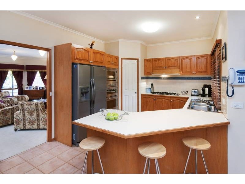 9 Melrose Pl, Werribee VIC 3030