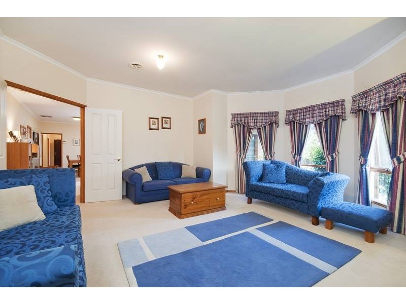 9 Melrose Pl, Werribee VIC 3030