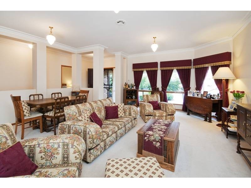 9 Melrose Pl, Werribee VIC 3030