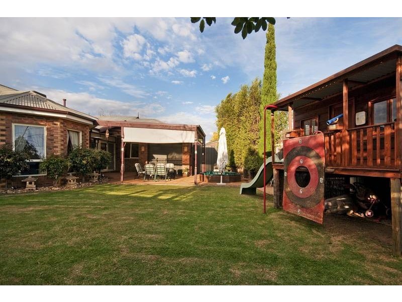 9 Melrose Pl, Werribee VIC 3030