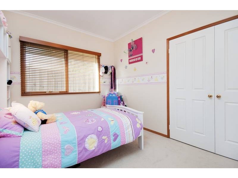 9 Melrose Pl, Werribee VIC 3030
