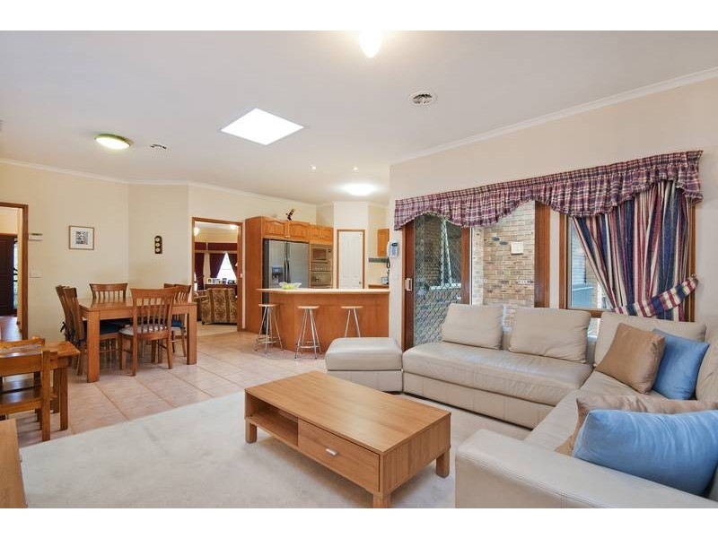 9 Melrose Pl, Werribee VIC 3030