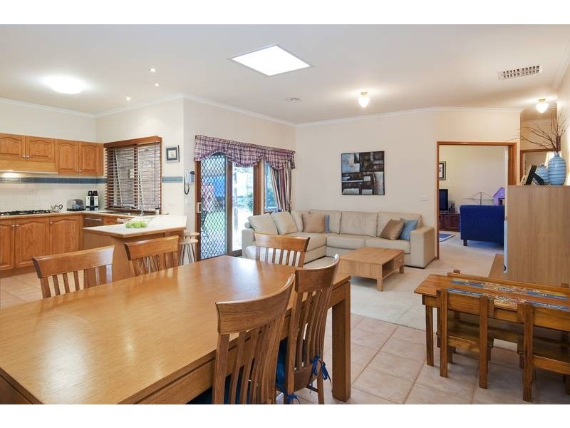 9 Melrose Pl, Werribee VIC 3030