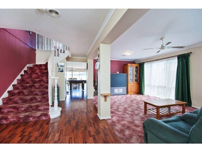 11 Chesterton Ave, Tarneit VIC 3029
