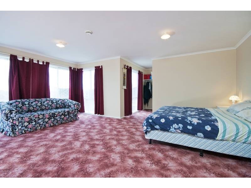 11 Chesterton Ave, Tarneit VIC 3029