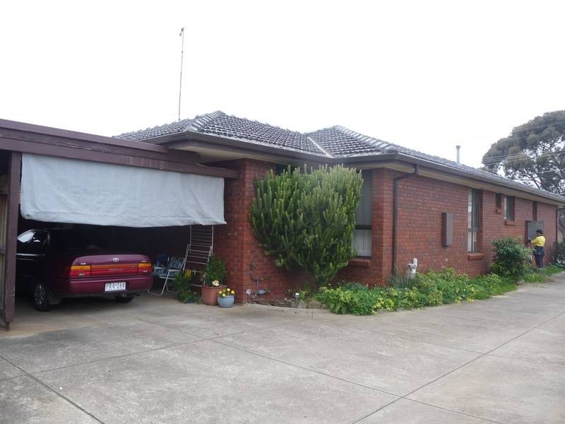 2/28 Mambourin Street, Werribee VIC 3030