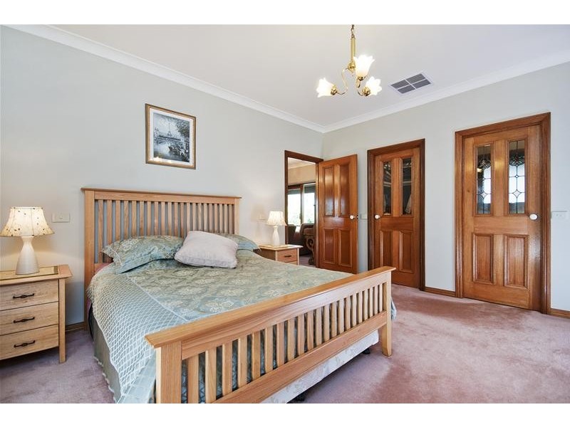 2 De Garis Place, Werribee VIC 3030