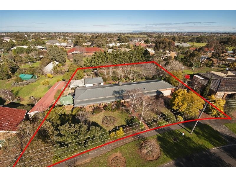 2 De Garis Place, Werribee VIC 3030