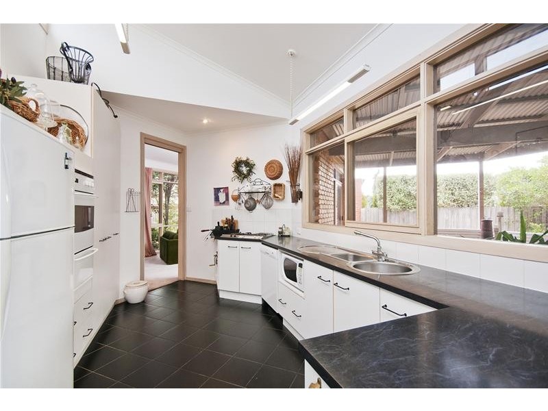 32 Wynarka Drive, Hoppers Crossing VIC 3029