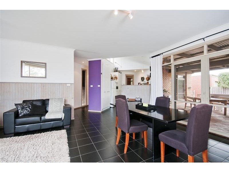 32 Wynarka Drive, Hoppers Crossing VIC 3029