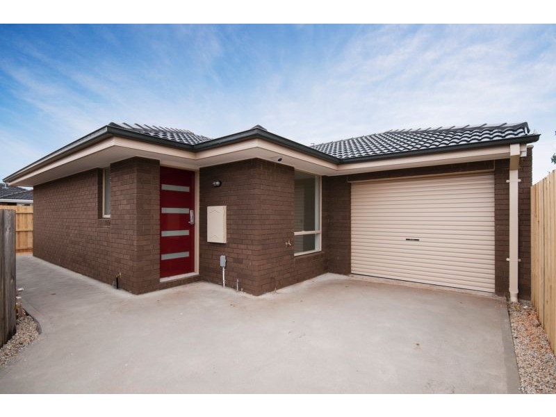 13b Whimbrel Crt, Werribee VIC 3030