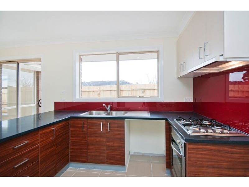 13b Whimbrel Crt, Werribee VIC 3030