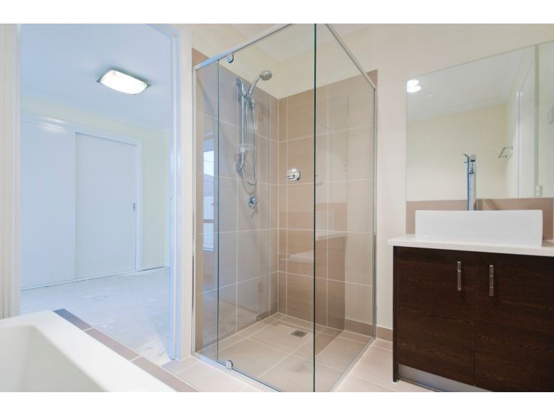 13b Whimbrel Crt, Werribee VIC 3030