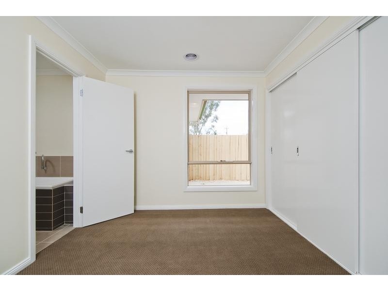 13b Whimbrel Crt, Werribee VIC 3030