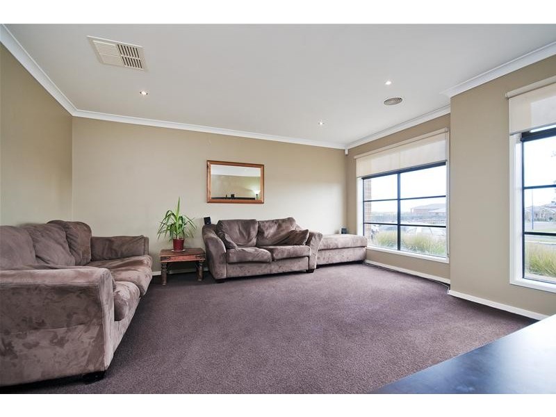 113 Manor Lakes Boulevard, Wyndham Vale VIC 3024