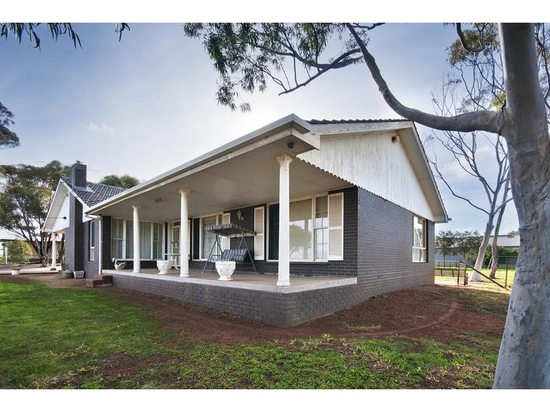 990 Sayers Rd, Tarneit VIC 3029