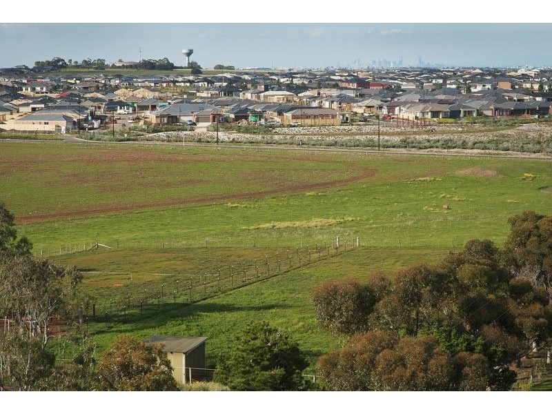 990 Sayers Rd, Tarneit VIC 3029