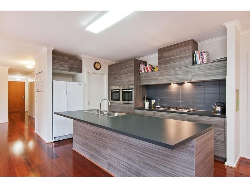 64 Bushlark Crescent, Williams Landing VIC 3027