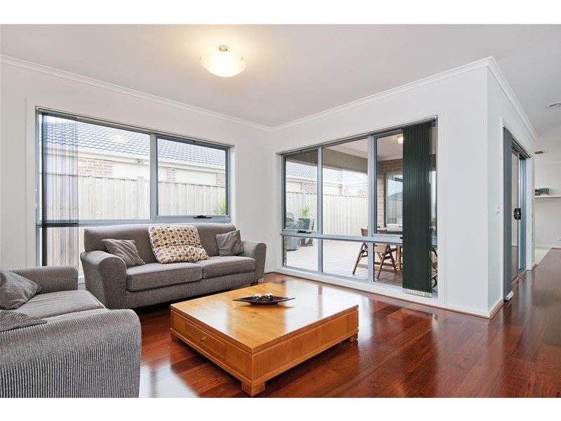 64 Bushlark Crescent, Williams Landing VIC 3027