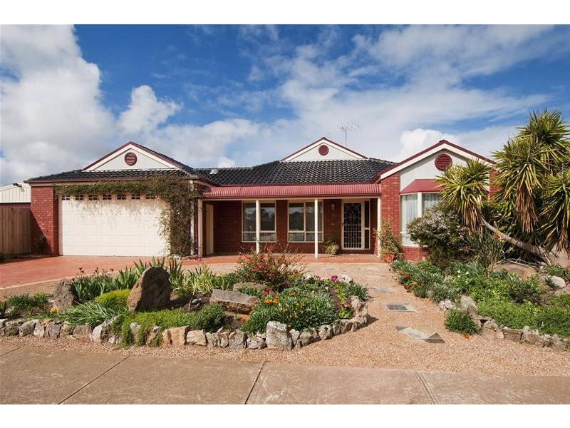 33 Westleigh Drive, Werribee VIC 3030