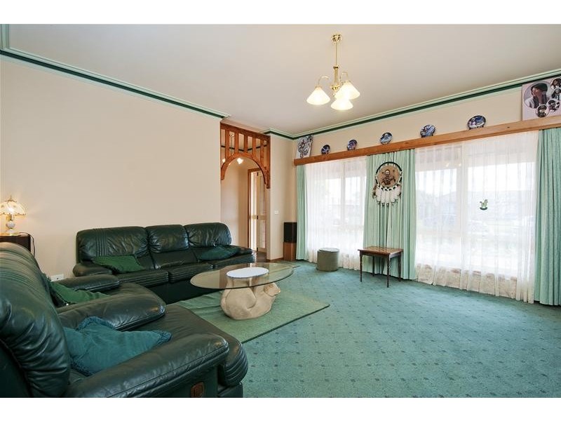 33 Westleigh Drive, Werribee VIC 3030