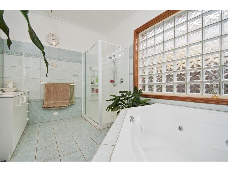 33 Westleigh Drive, Werribee VIC 3030