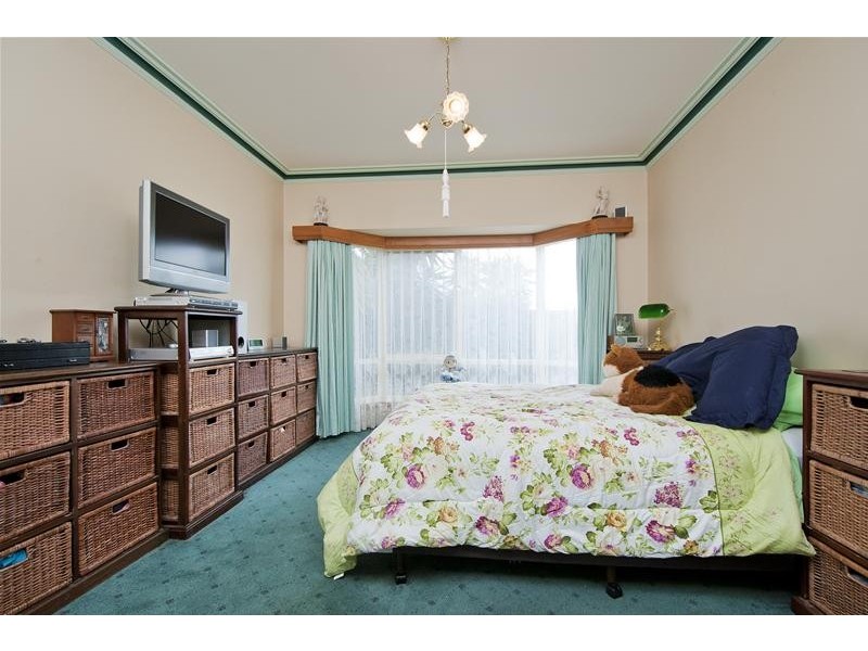 33 Westleigh Drive, Werribee VIC 3030