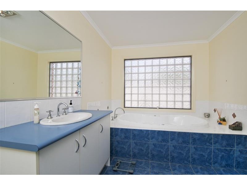 25 Glencoe Avenue, Truganina VIC 3029