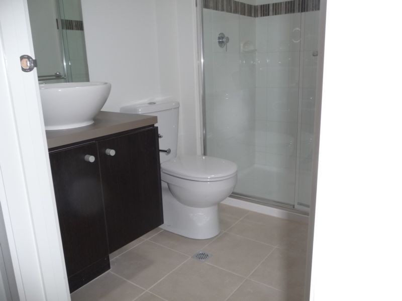 2/11 TOM ROBERTS BLVD, Point Cook VIC 3030