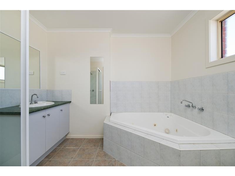 18 St James Wood Drive, Tarneit VIC 3029