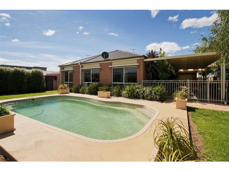 220 Wattle Avenue, Werribee VIC 3030