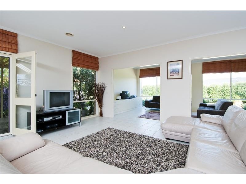 220 Wattle Avenue, Werribee VIC 3030