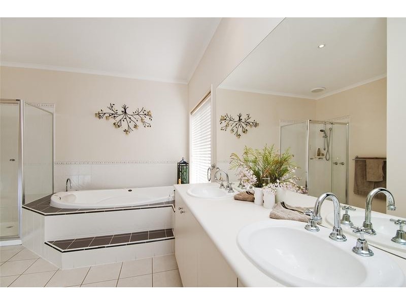 220 Wattle Avenue, Werribee VIC 3030