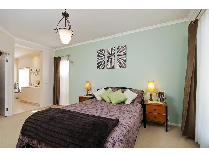 220 Wattle Avenue, Werribee VIC 3030