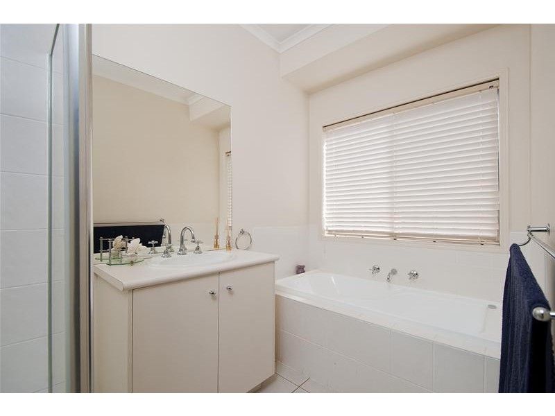 220 Wattle Avenue, Werribee VIC 3030