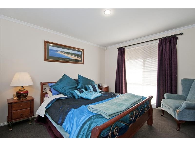 17 Chestnut Grove, Werribee VIC 3030